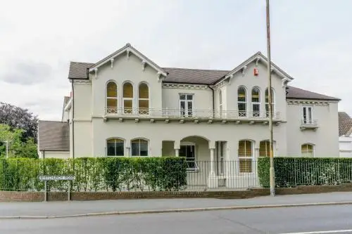 Crescent House Apartments