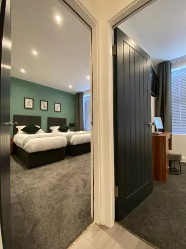Offsite venue - Modern 3 bedroom apartment close to the city centre thumbnail