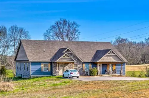 Offsite venue - Pet-Friendly Brownsville Retreat with Porch! thumbnail